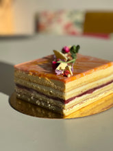 Charger l'image dans la galerie, Gateau_montreal_patisserie_fraise_tetreaultville