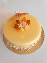 Charger l'image dans la galerie, Mousse_ananas_mangue_rhum_exotique_pâtisserie_chopine_montréal_entremet