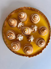 Charger l&#39;image dans la galerie, Tarte au citron meringue torchée Chopine Pâtisserie Montréal
