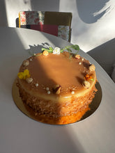 Charger l'image dans la galerie, mousse_caramel_praline_patisserie_montreal_noisette
